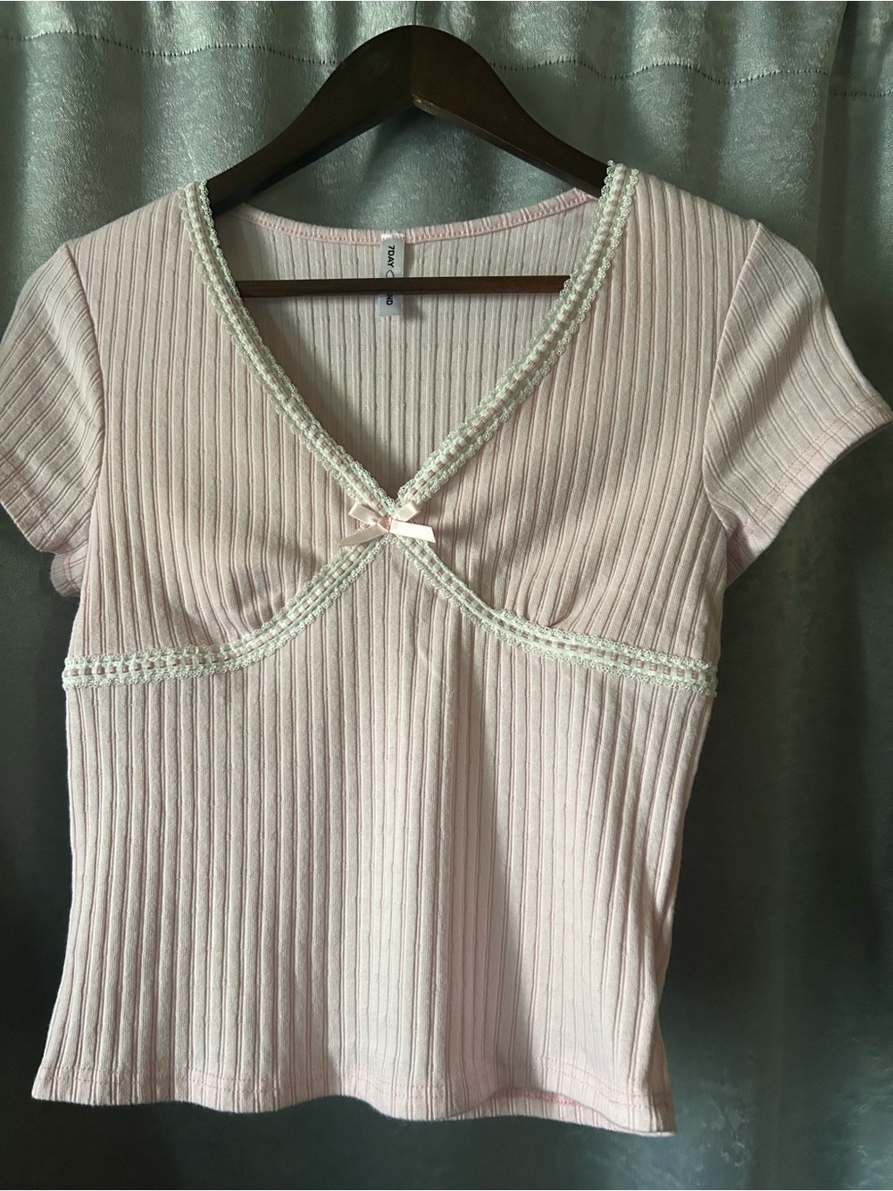Ribbed V-Neck Cropped Top in Light Pink/Black with Lace Trim